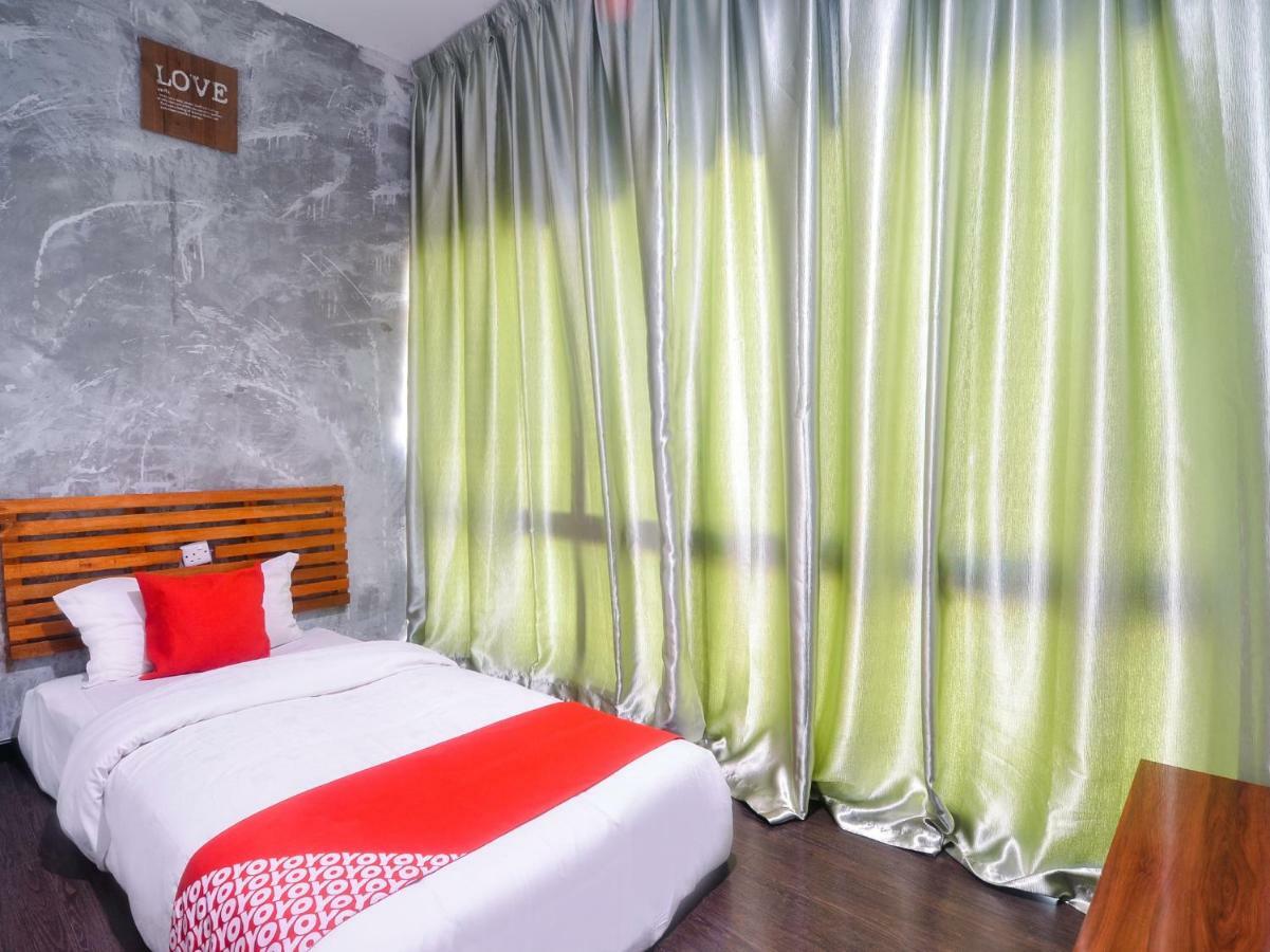 Oyo 1119 Memoire Express Hotel Kuching Dış mekan fotoğraf